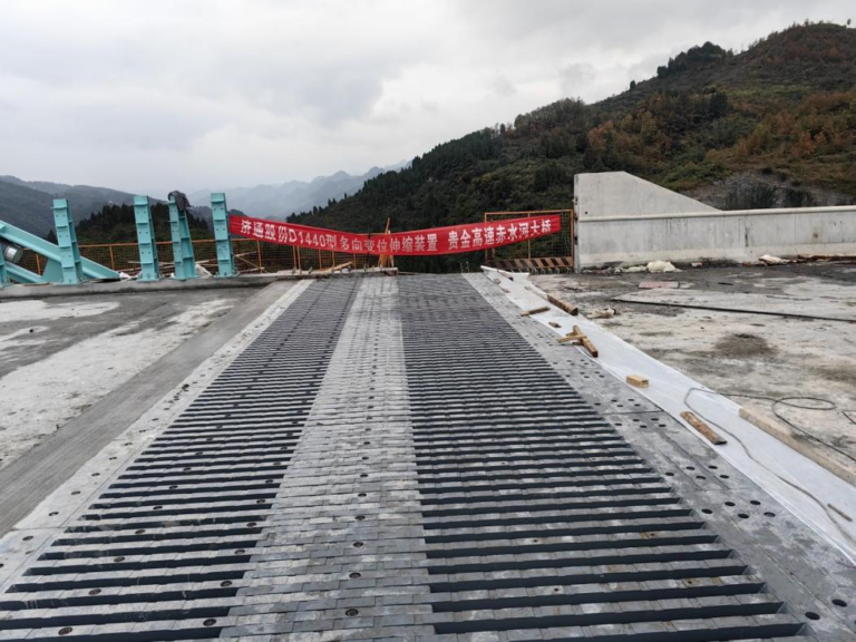 Chishui River Bridge, Guijin Expressway, Guizhou, China